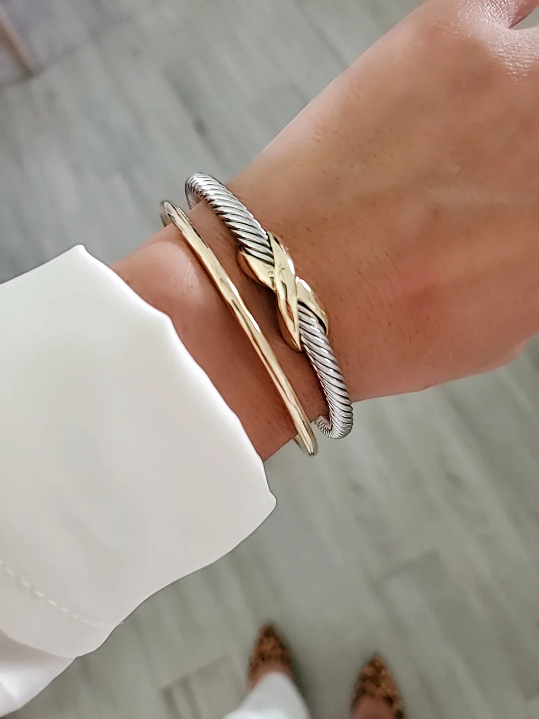 "Chic X Cable Bangle Bracelet - A Must-Have Accessory!"